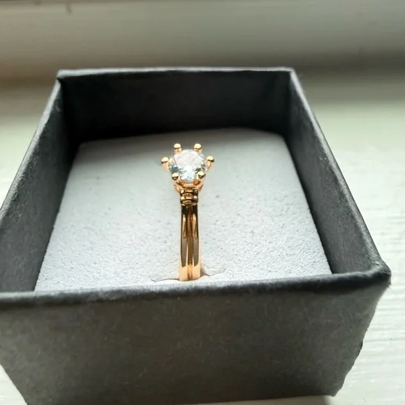 NEW! Pretty Bird Jewelry Solitaire Round-Cut Cubic Zirconia Ring size 8.75 - Picture 3 of 12